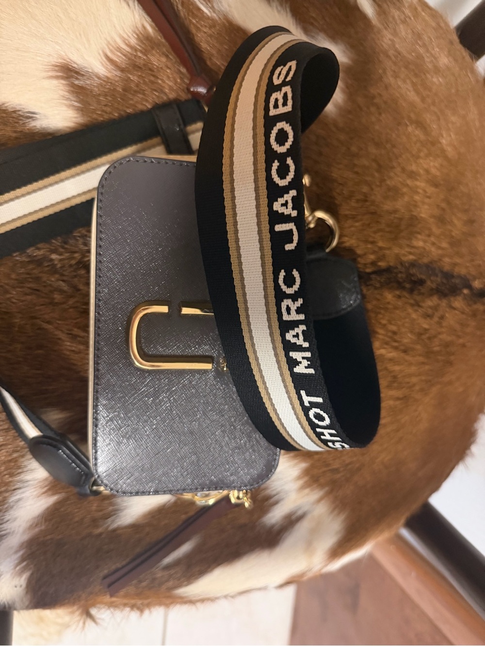 Marc Jacobs Black Leather Compact Belt Bag with Gold Double-J Logo - Picture 3 of 9